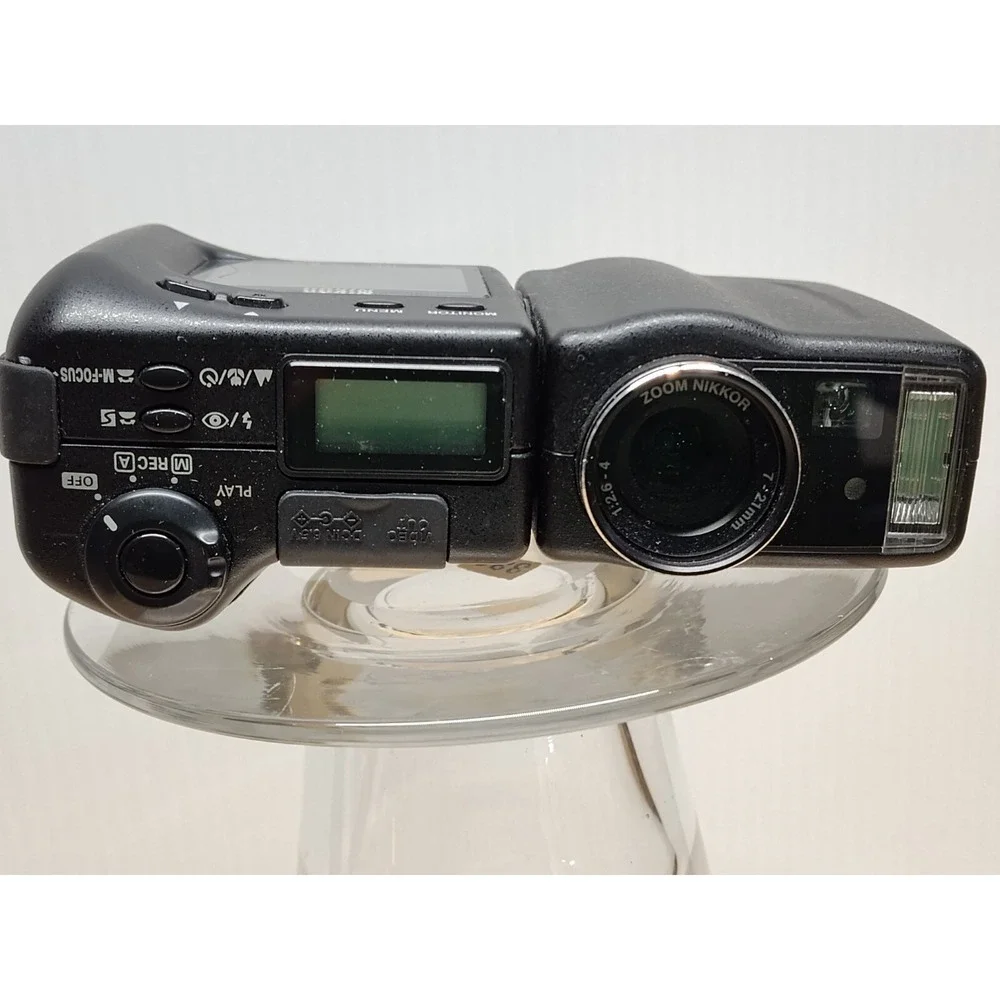 Nikon COOLPIX 950 Digital Camera - Black